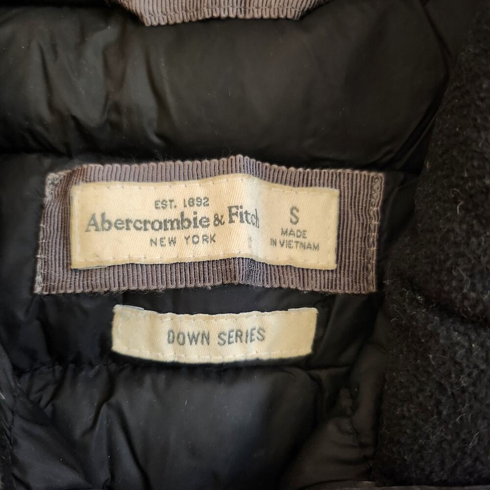 Abercrombie & Fitch Down Puffer Jacket - image 4
